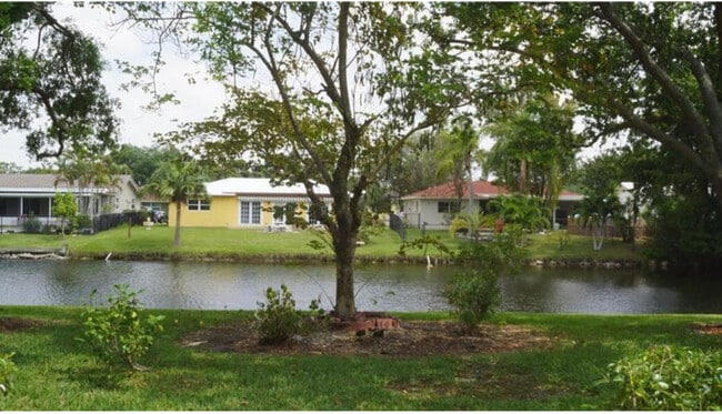 Building Photo - 7870 Dixie Beach Cir