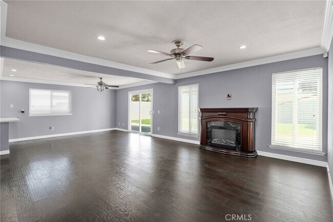 Foto del edificio - 1456 N Barranca Ave