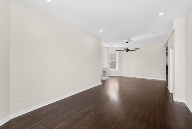 Building Photo - 6014 S Prairie Ave