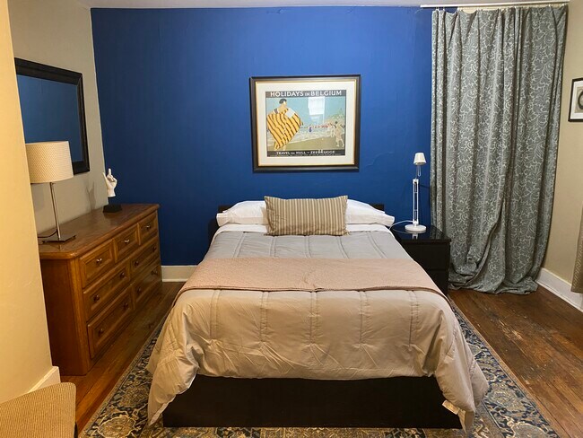 Dormitorio - 10 E Church St