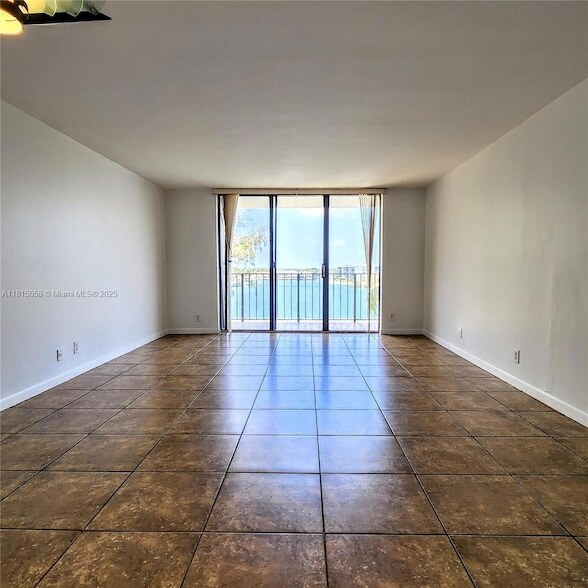 Foto del edificio - 18151 NE 31st Ct
