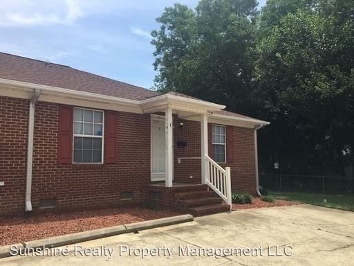 Primary Photo - 208 College St