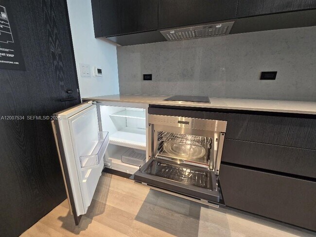 Foto del edificio - 20 NE 11th St