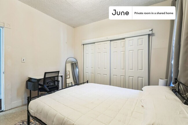 Foto del edificio - Room in Shared 5 bed/1 bath home