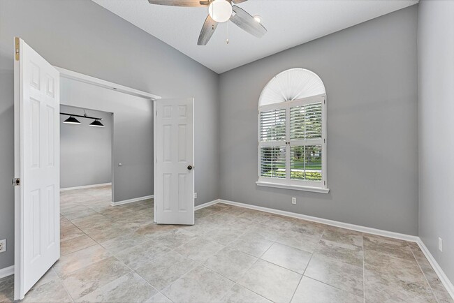 Building Photo - Available Now! Johns Creek 3BD/2BA!