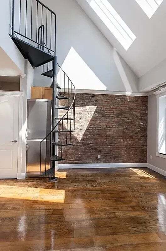 Building Photo - 219 E 23rd St