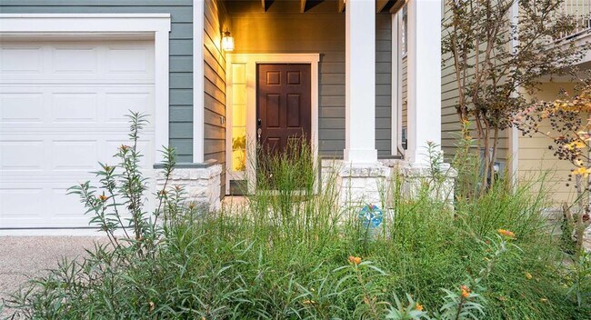 Building Photo - 411 W St Elmo Rd