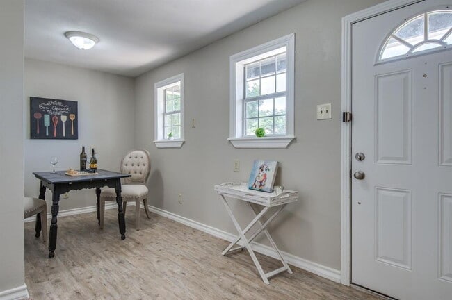 Foto del edificio - Pre-Leasing for Summer/Fall 2026! - Close to Downtown