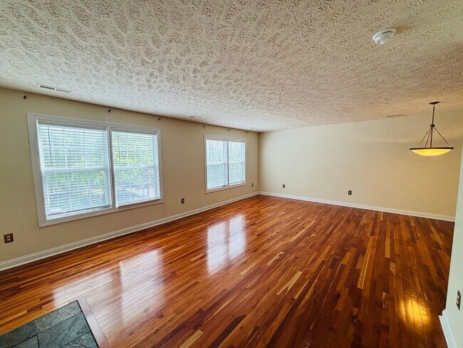 Foto del edificio - 305 Silver Leaf Dr NW