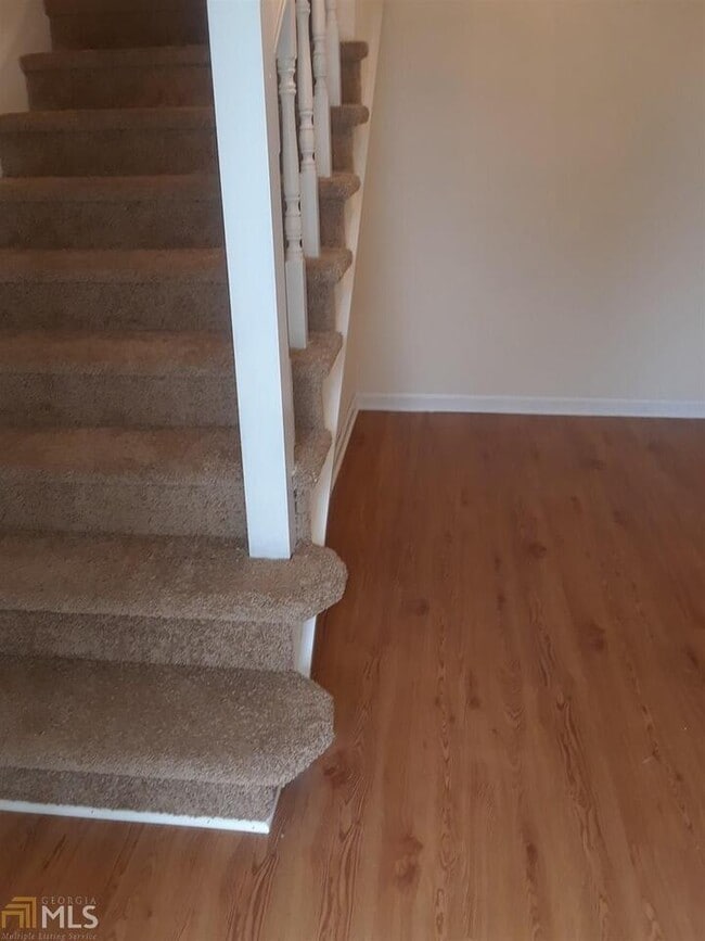 Building Photo - 995 Green St SE