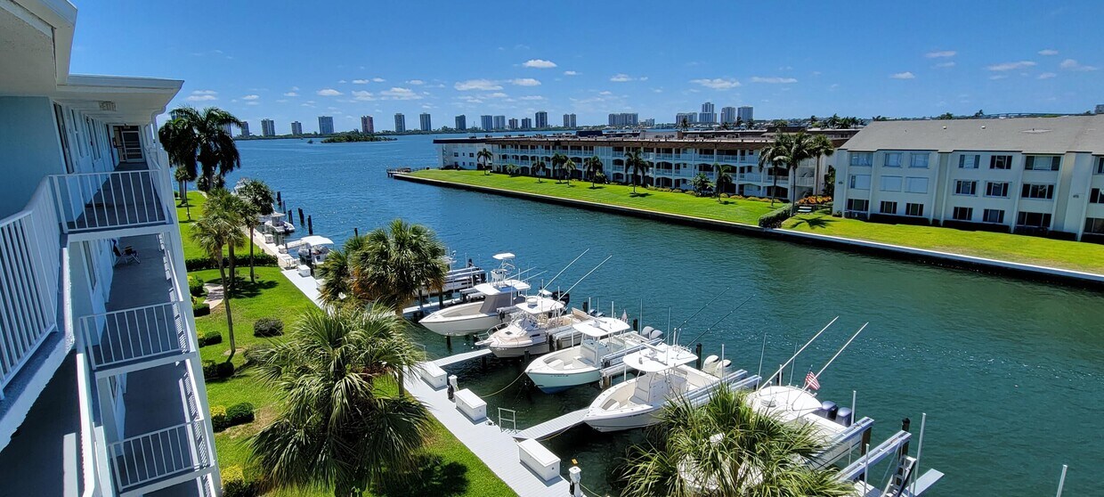 Primary Photo - 104 Paradise Harbour Blvd