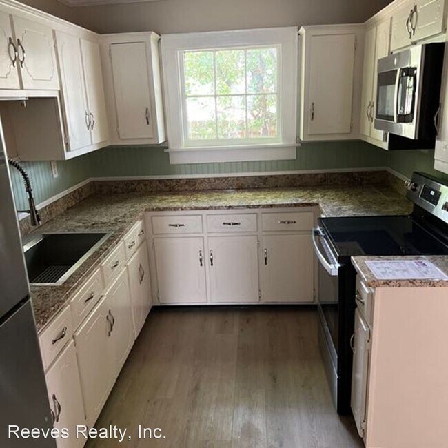 Building Photo - 3 br, 1.5 bath House - 965 Selma St.