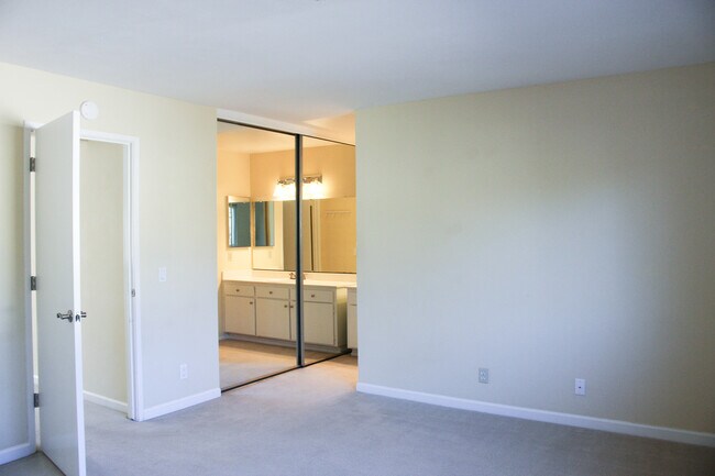 Building Photo - 4874 Starflower Dr