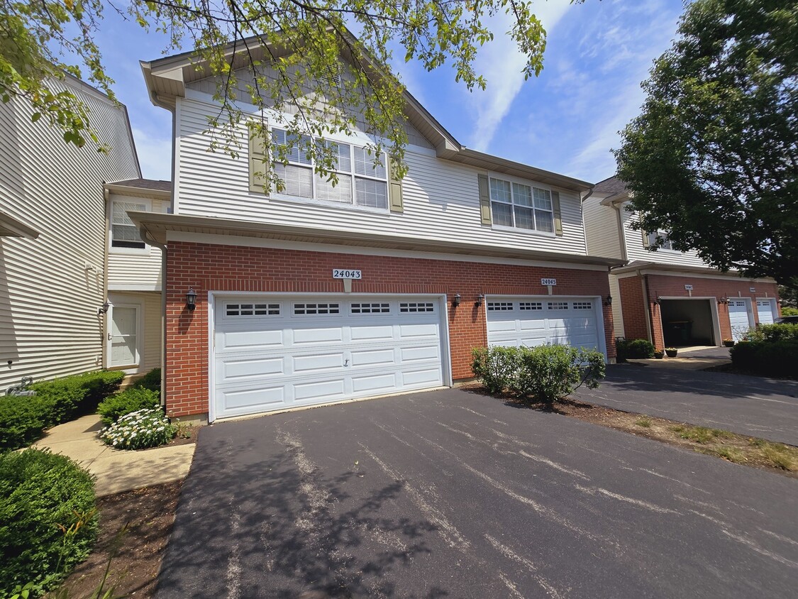 Primary Photo - 24043 Walnut Cir