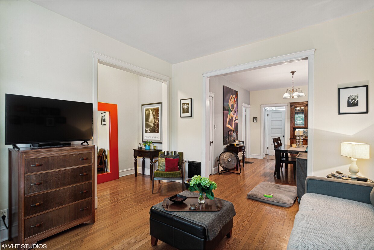Primary Photo - 1422 W Edgewater Ave
