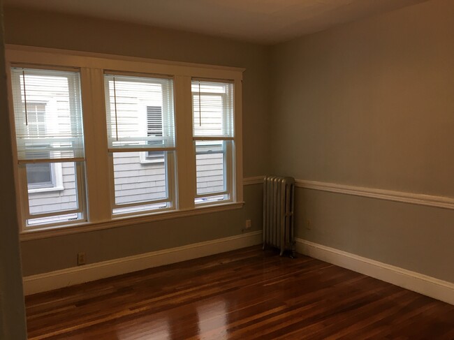 Building Photo - 3 Bardwell St