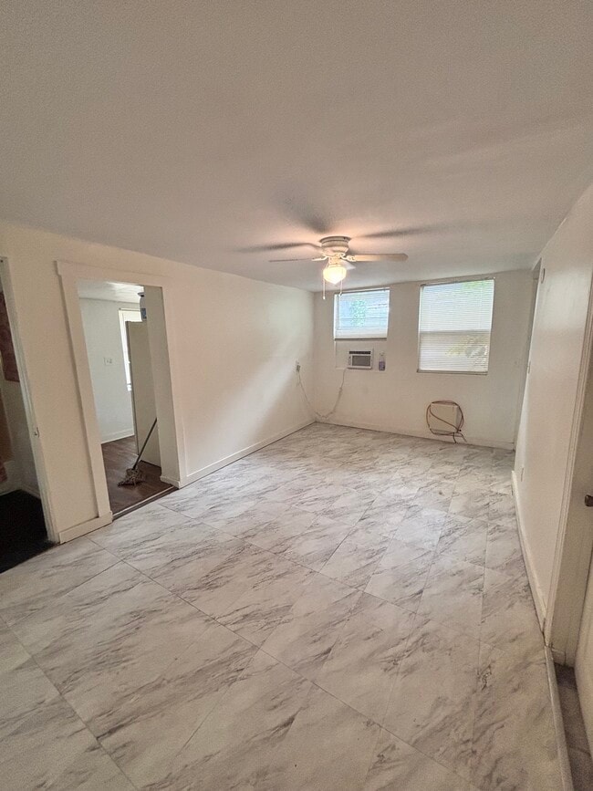 Foto del edificio - 8312 N 10th St
