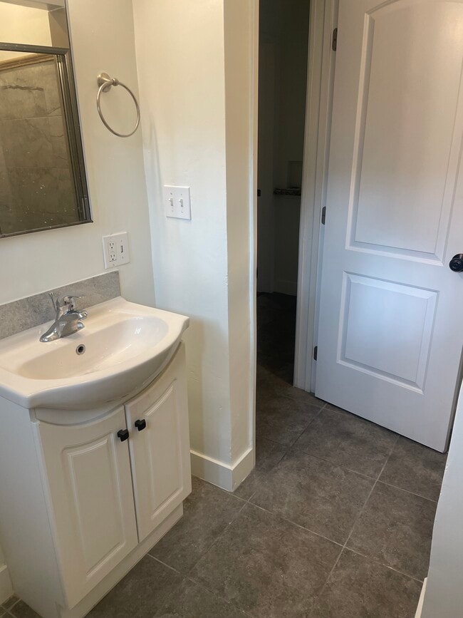 Building Photo - 10411 S Van Ness Ave