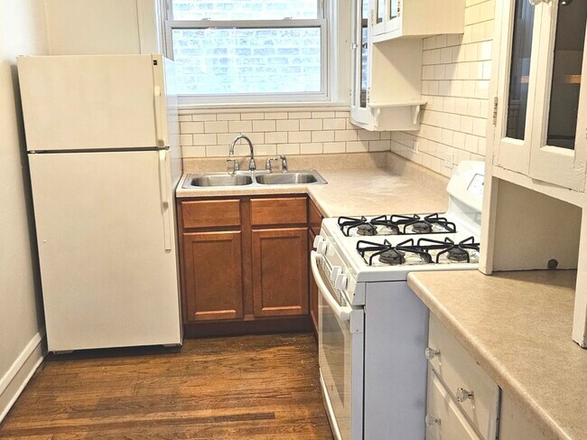 Foto del edificio - 3540 N New England Ave