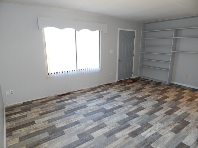 Building Photo - 741 Tomahawk Dr