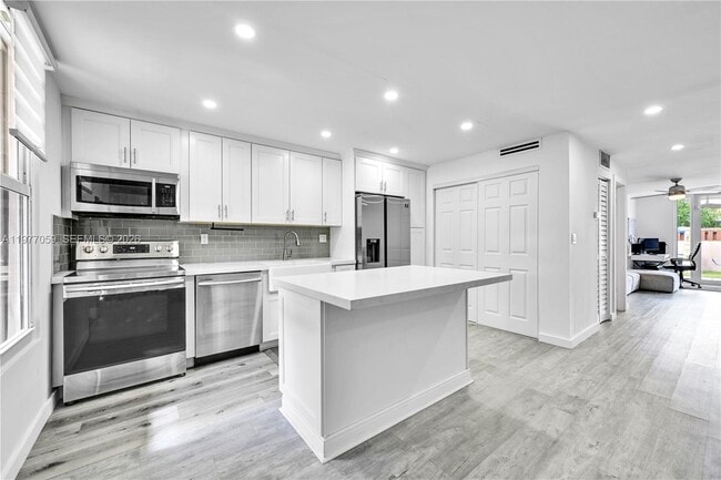 Building Photo - 14145 Kendale Lakes Cir