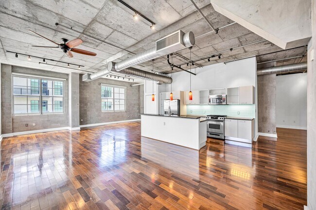 Foto del edificio - 411 NW 1st Ave