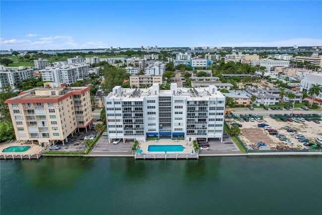 Building Photo - 9381 E Bay Harbor Dr