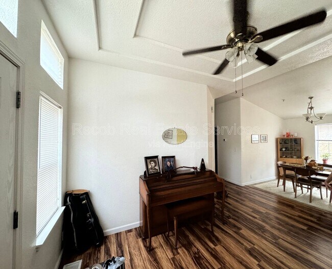 Building Photo - 580 Silverbrook Dr