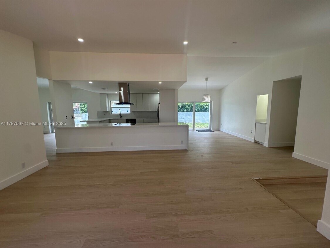 Foto principal - 4499 SW 14th St