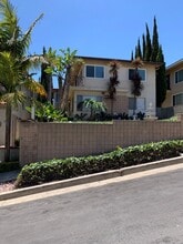 Building Photo - 727 W 27th St