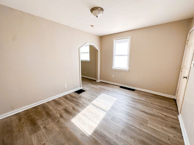 Foto del edificio - 1627  - 1629 Gladstone Ave