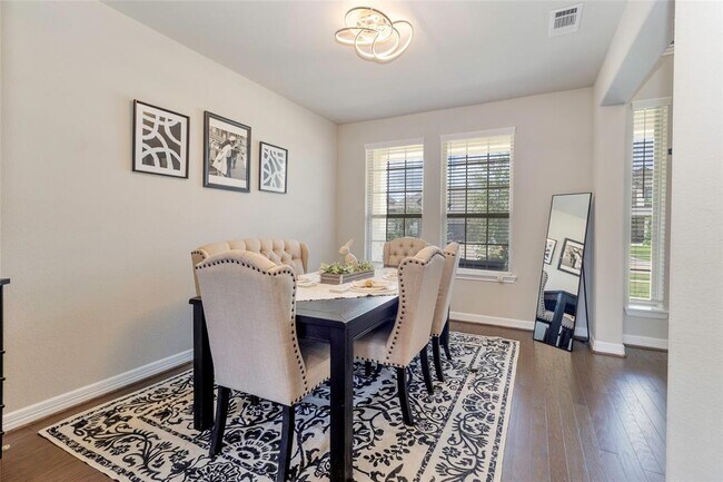 Building Photo - 3010 Flora Manor Dr