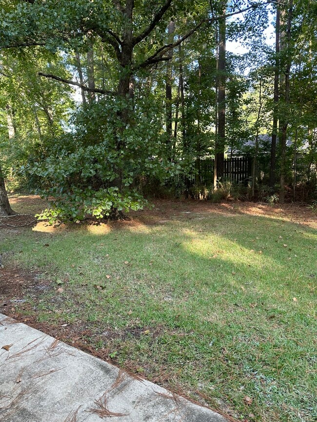 Building Photo - 1615 Jamestown Ct