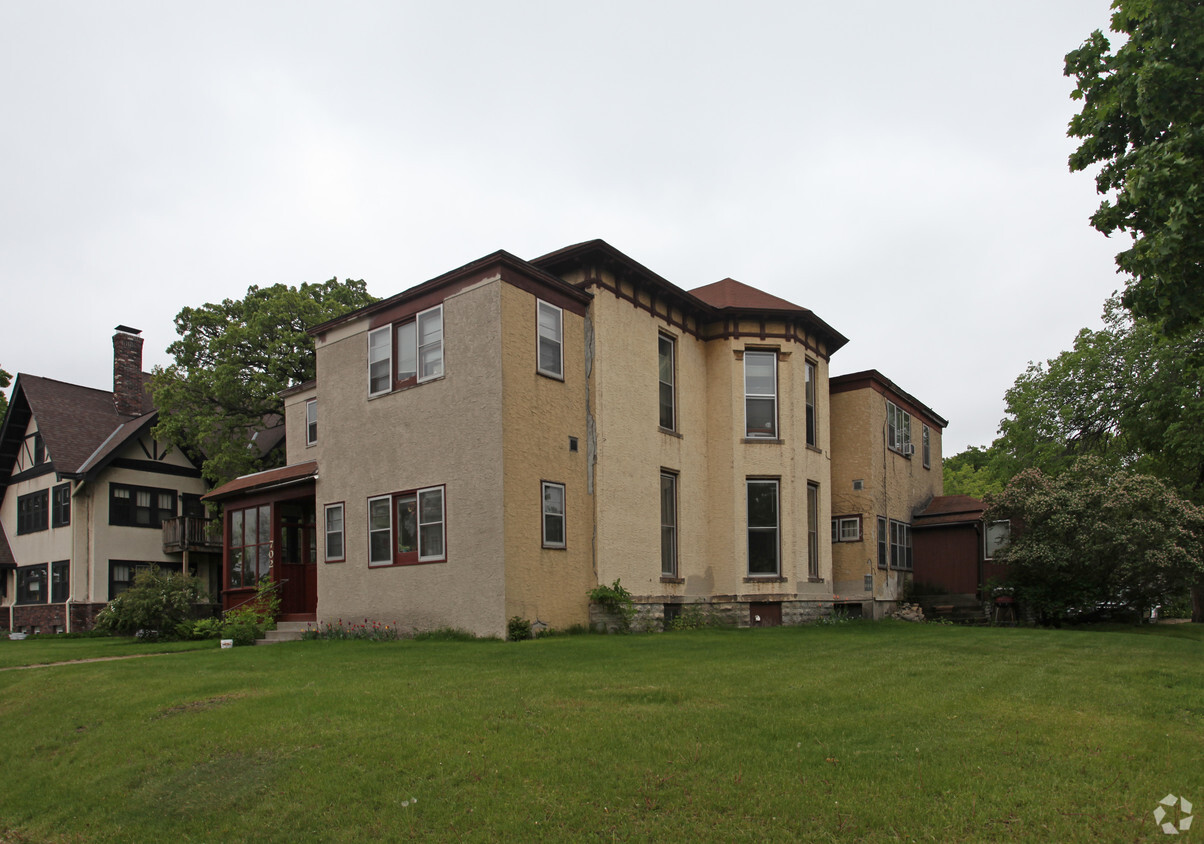 Building Photo - 700-702 4th St SE