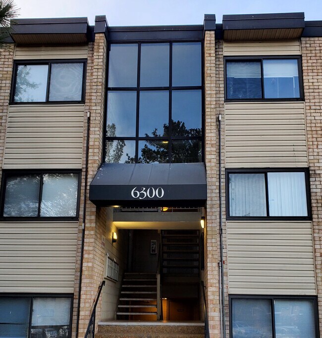 Building Photo - 6300 Hil-Mar Dr