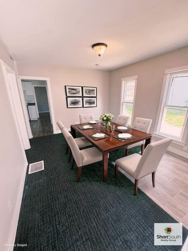 Building Photo - Updated 2 Bed 1 Bath home on the SE side