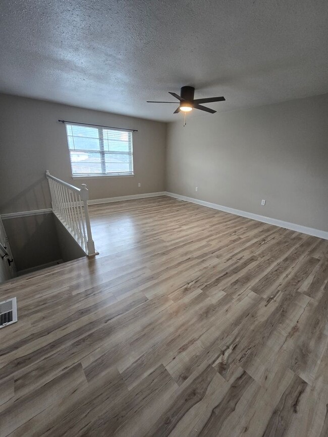 Building Photo - 722 Pear Tree Cir