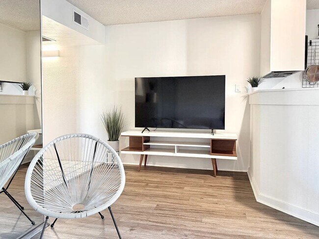 Foto del edificio - 5300 E Waverly Dr