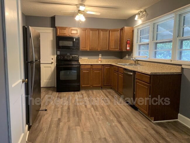 Building Photo - 1176 S Seminole Dr
