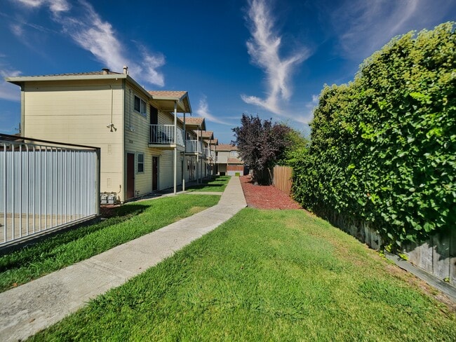 Community View - 7226 Fresno St