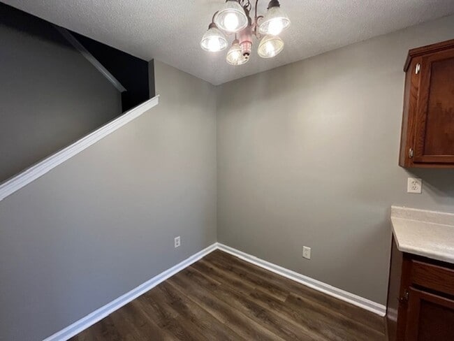 Building Photo - Renovated 3 Bedroom 3 Bath Townhome for Rent!