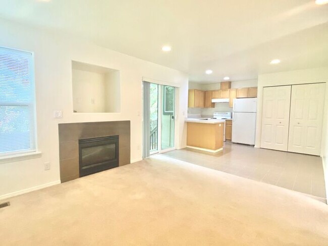 Building Photo - 3056 Lazy River Dr