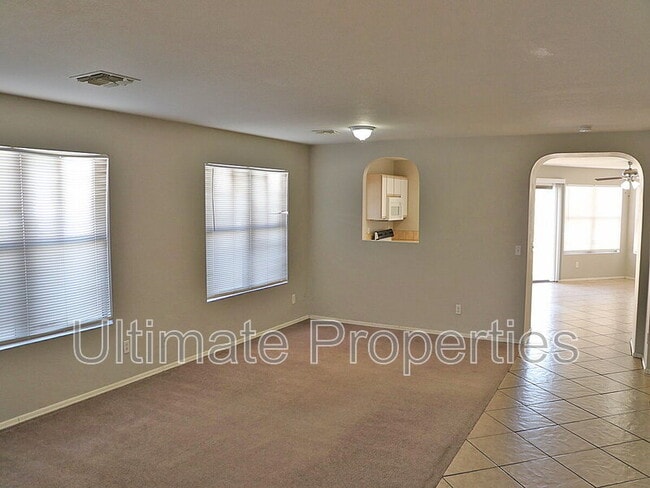 Building Photo - 10526 W Via Del Sol