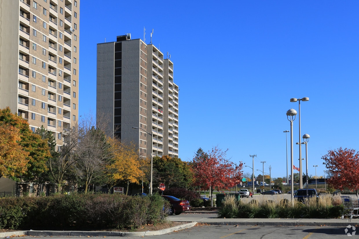 Highpoint Kitchener Apartments 16 Cedarwoods Cres Kitchener, ON