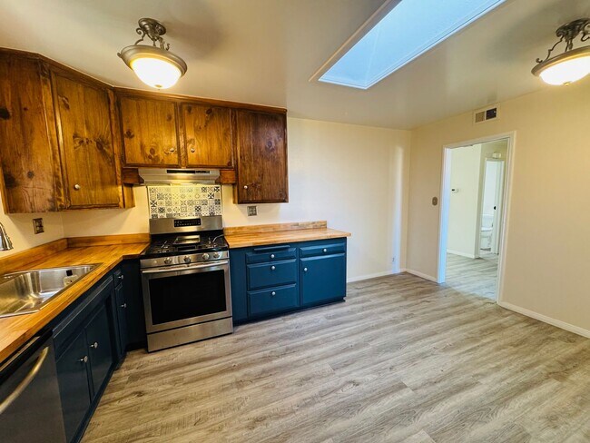 Building Photo - Ready to Fall in Love with Home Again?