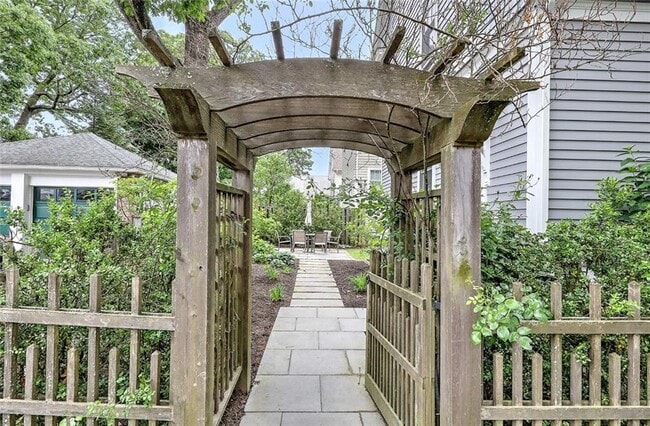 Foto del edificio - 156 6th St