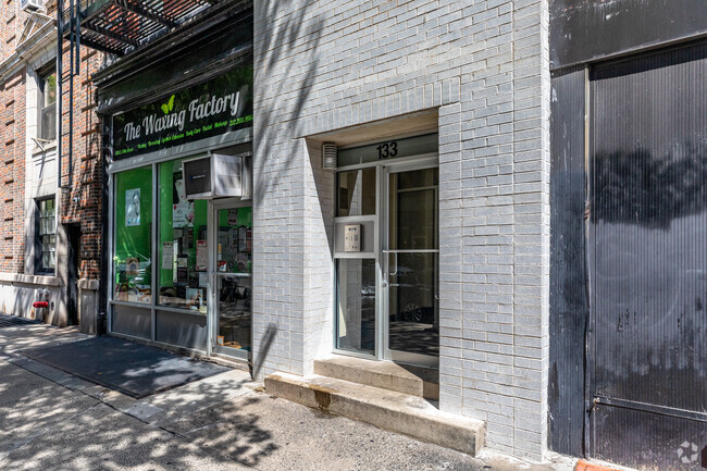Entrance - 133 E 84th St