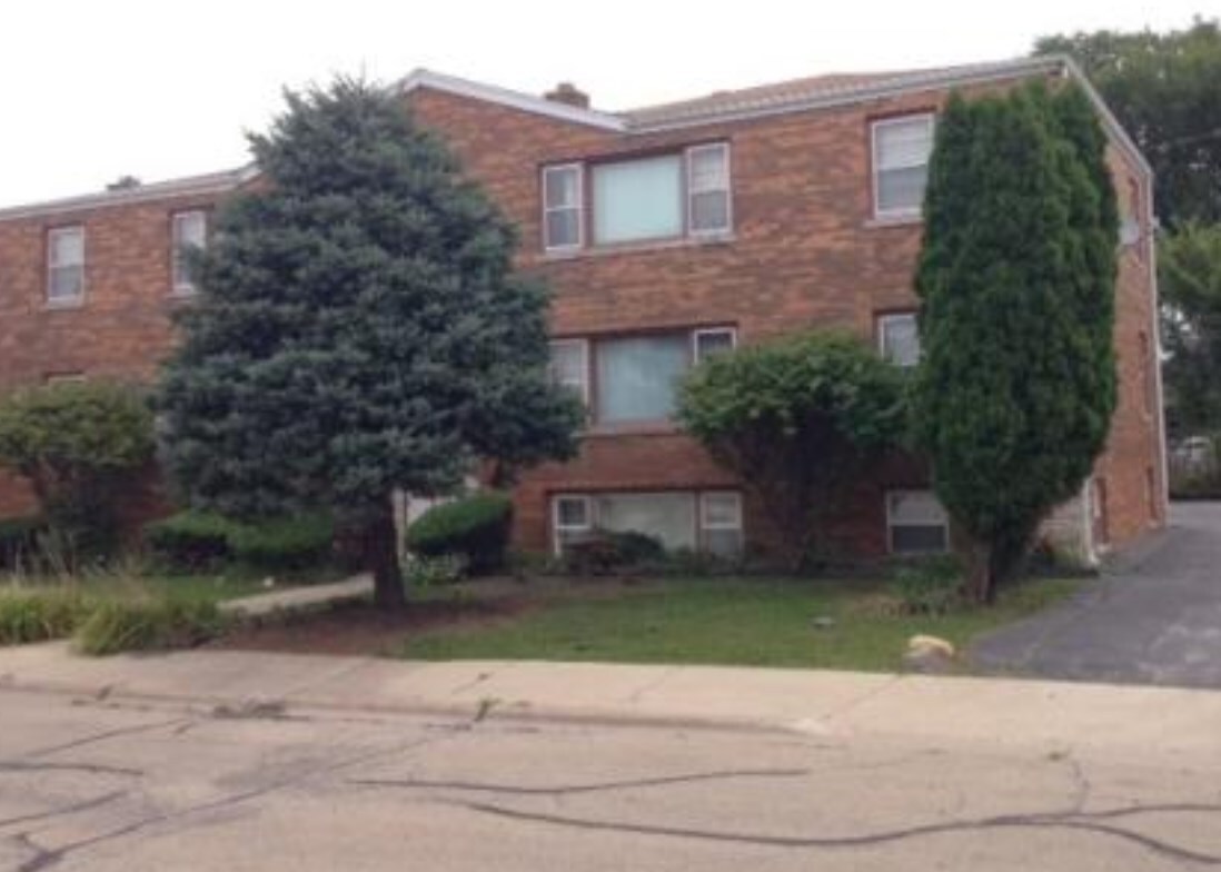 En el exterior del edificio - 4911 Grand Ave