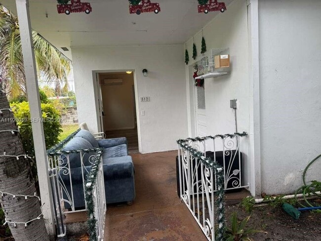 Foto del edificio - 812 NW 26th Ave