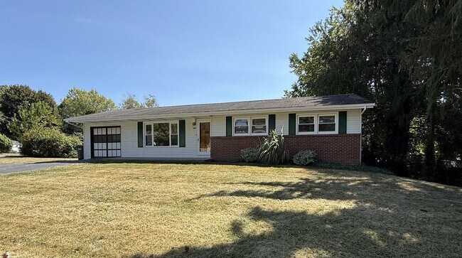 Foto del edificio - Three Bedroom Ranch